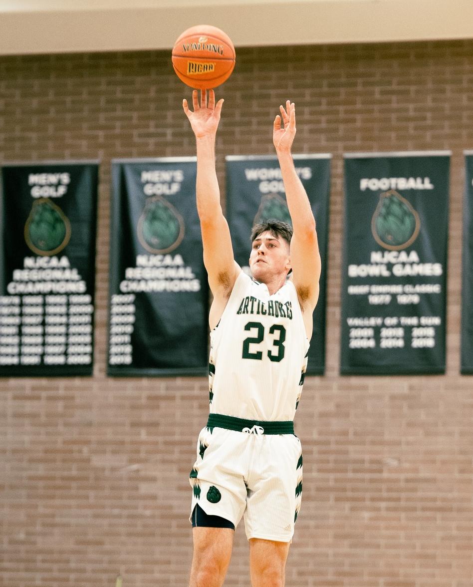 #11 Men's Basketball Makes it 15 in-a-row With Win Over Yavapai College